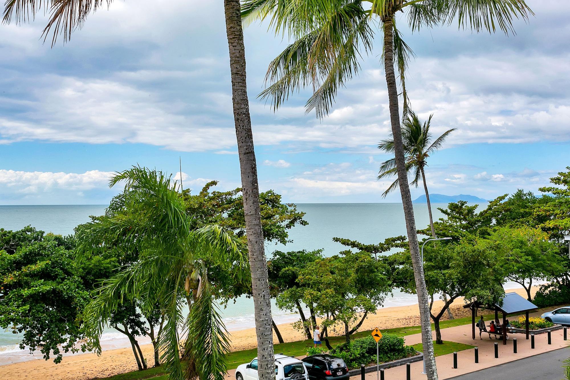 Roydon Beachfront Apartments Trinity Beach Kültér fotó