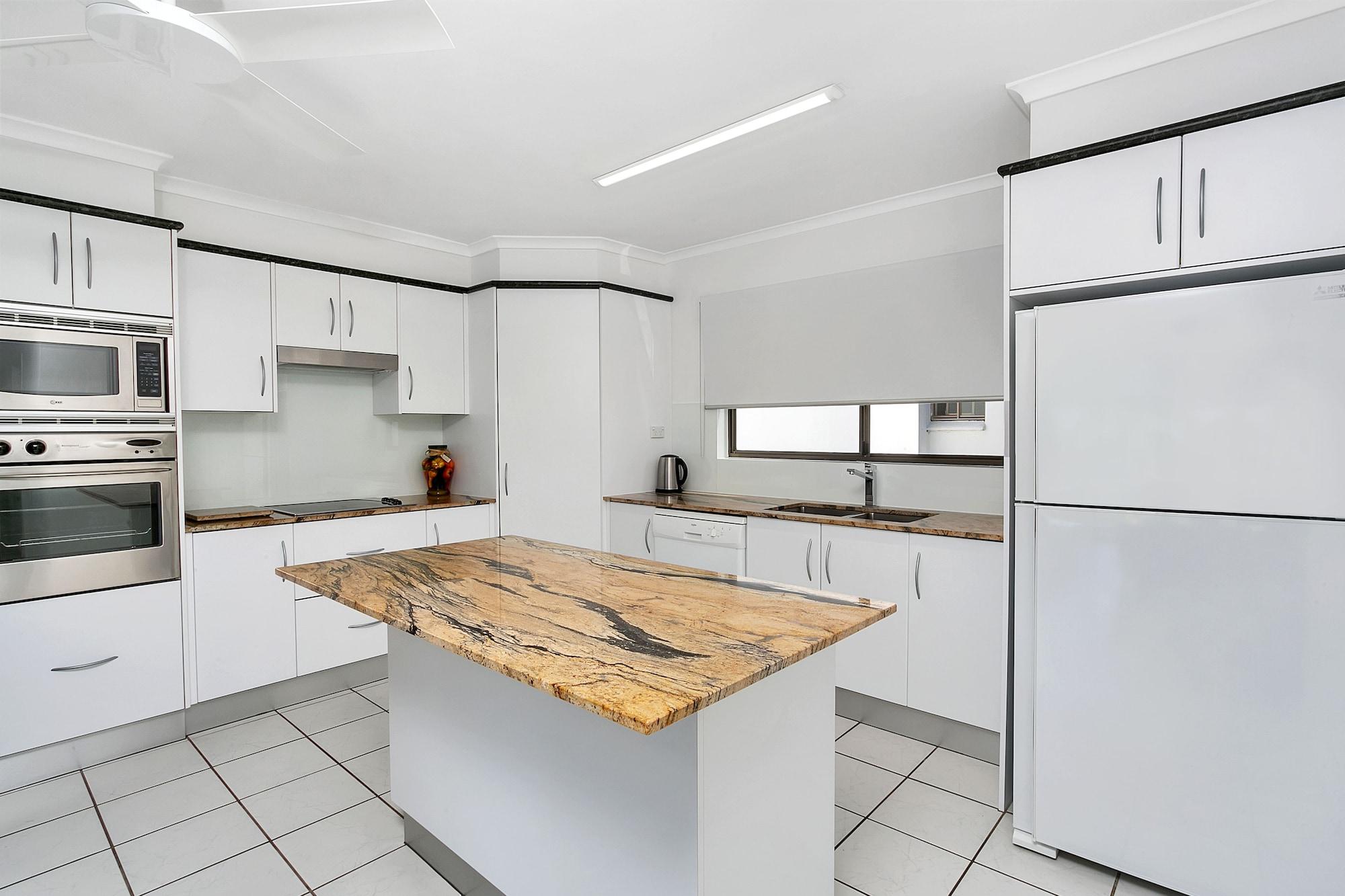 Roydon Beachfront Apartments Trinity Beach Kültér fotó