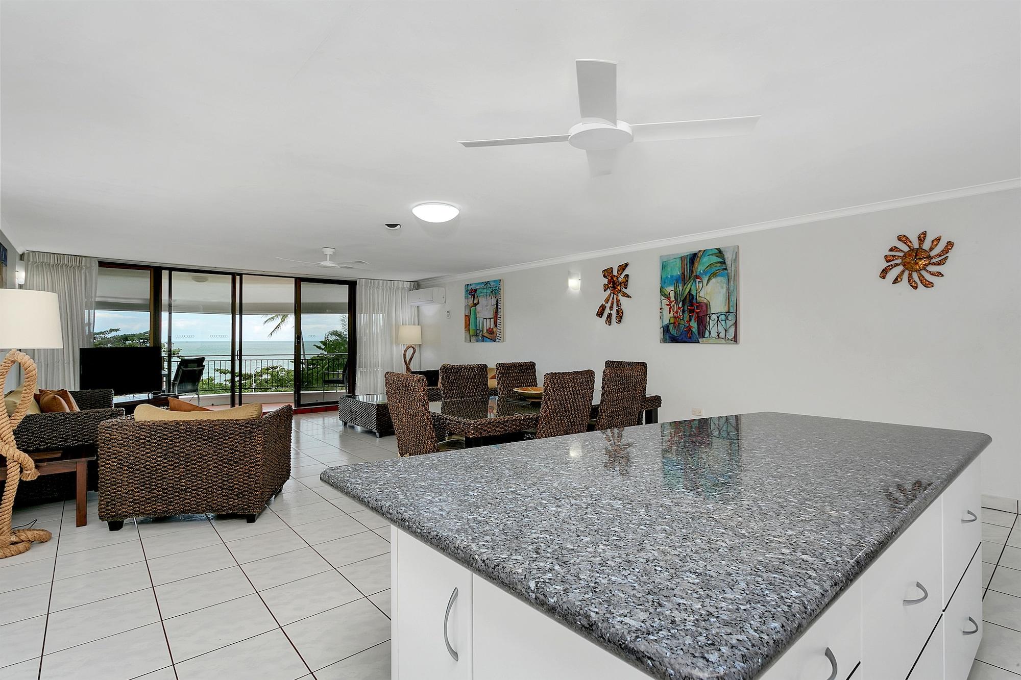 Roydon Beachfront Apartments Trinity Beach Kültér fotó