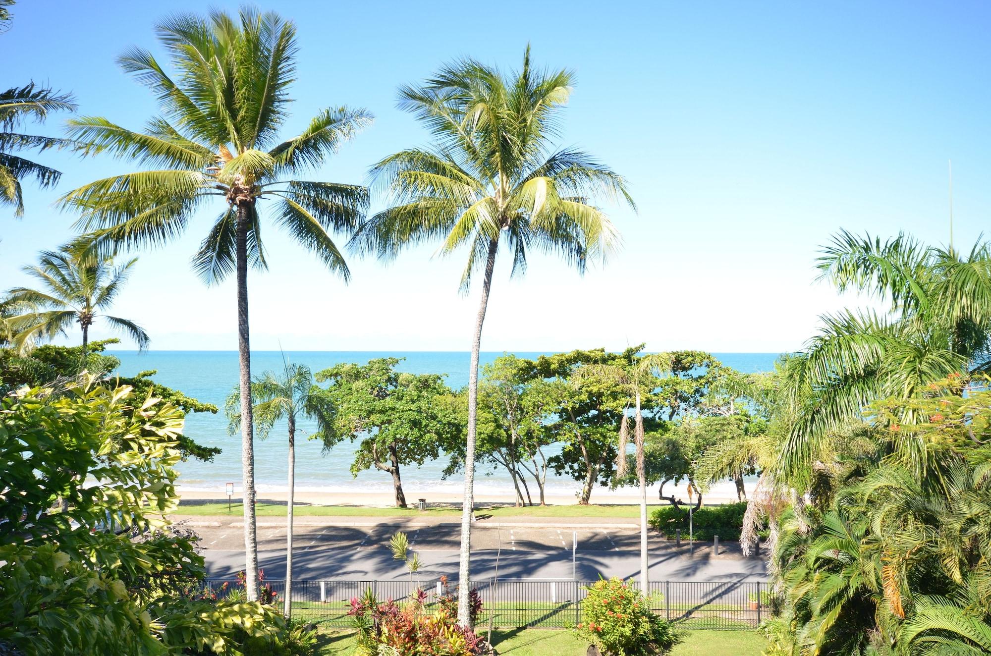 Roydon Beachfront Apartments Trinity Beach Kültér fotó