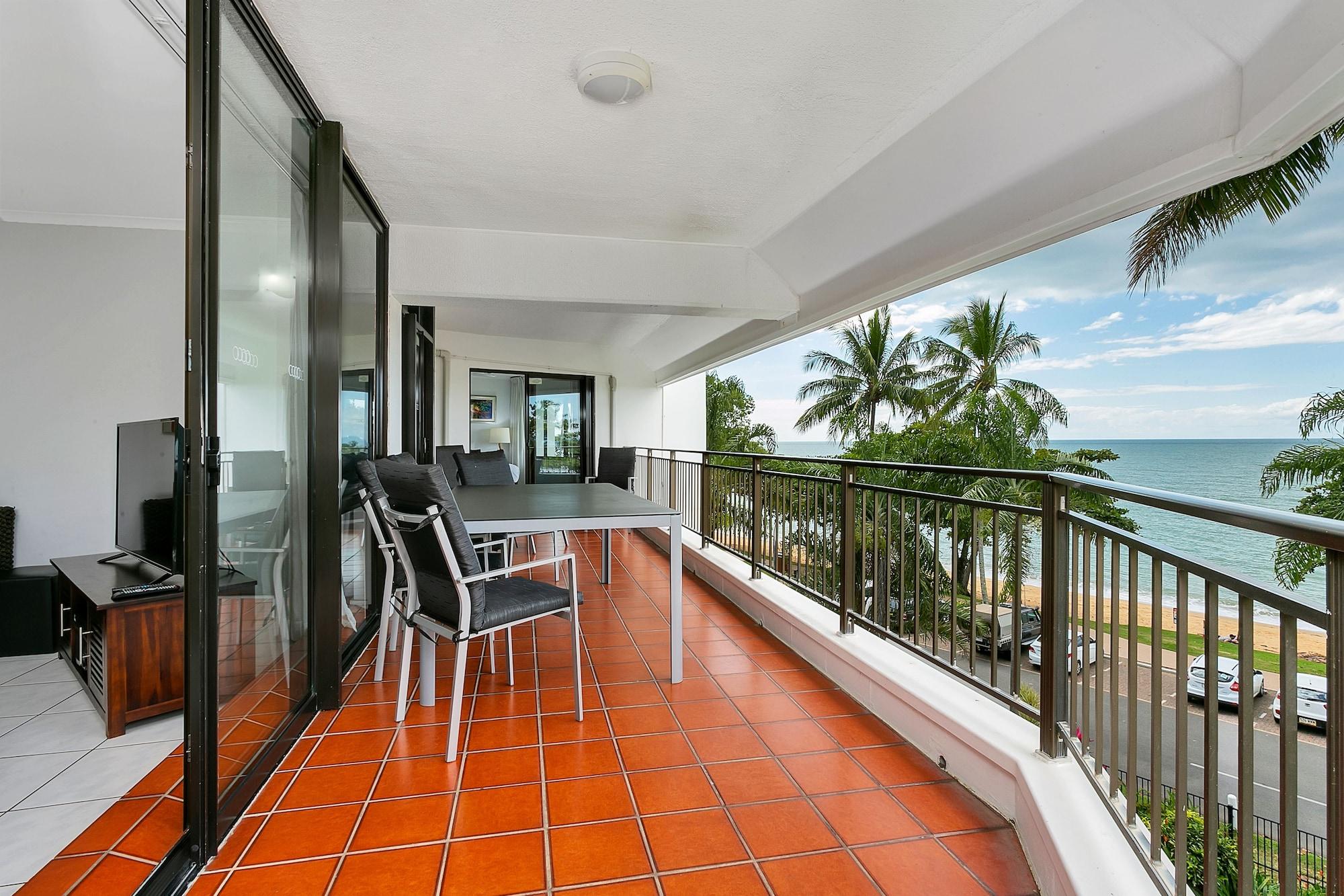 Roydon Beachfront Apartments Trinity Beach Kültér fotó