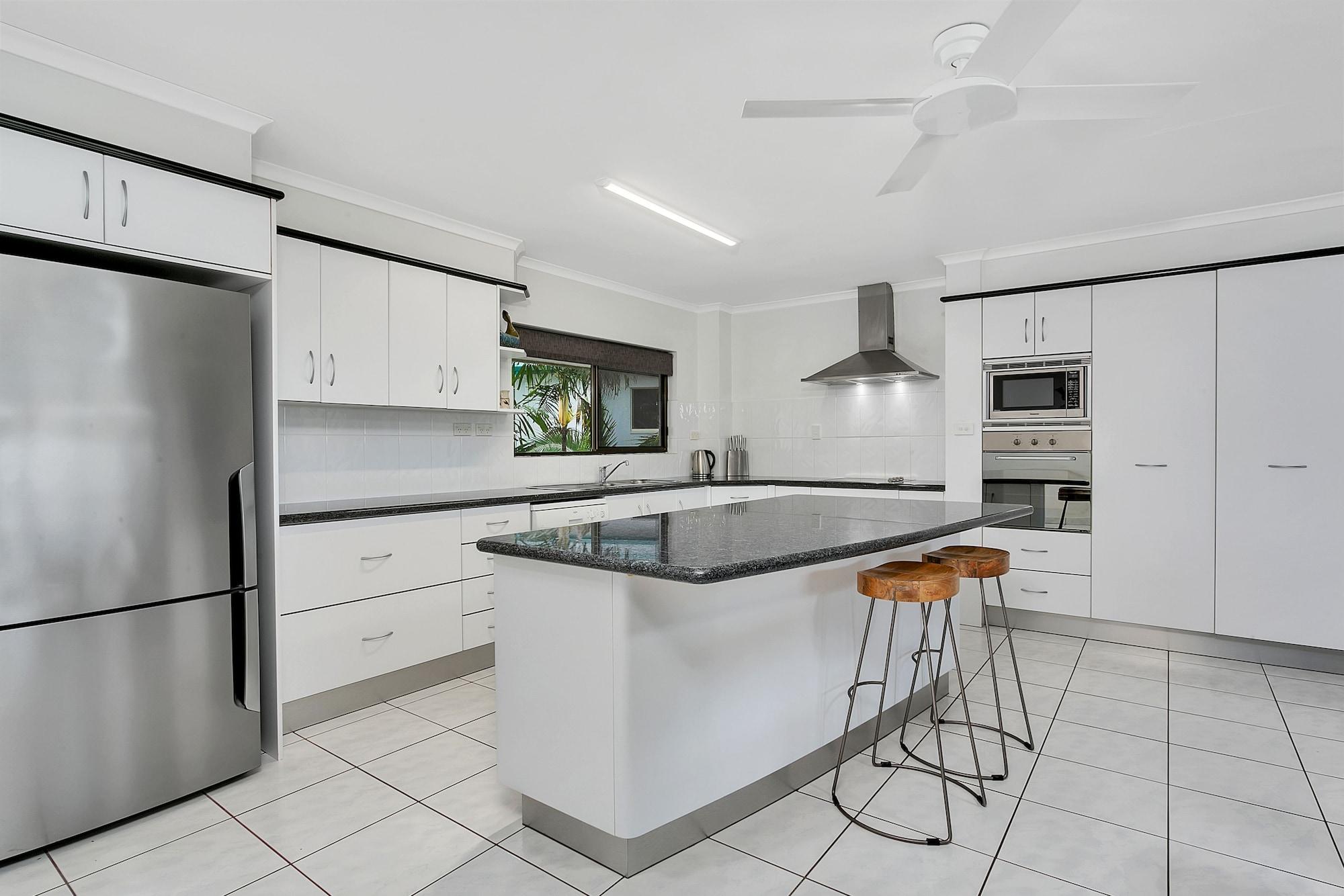 Roydon Beachfront Apartments Trinity Beach Kültér fotó