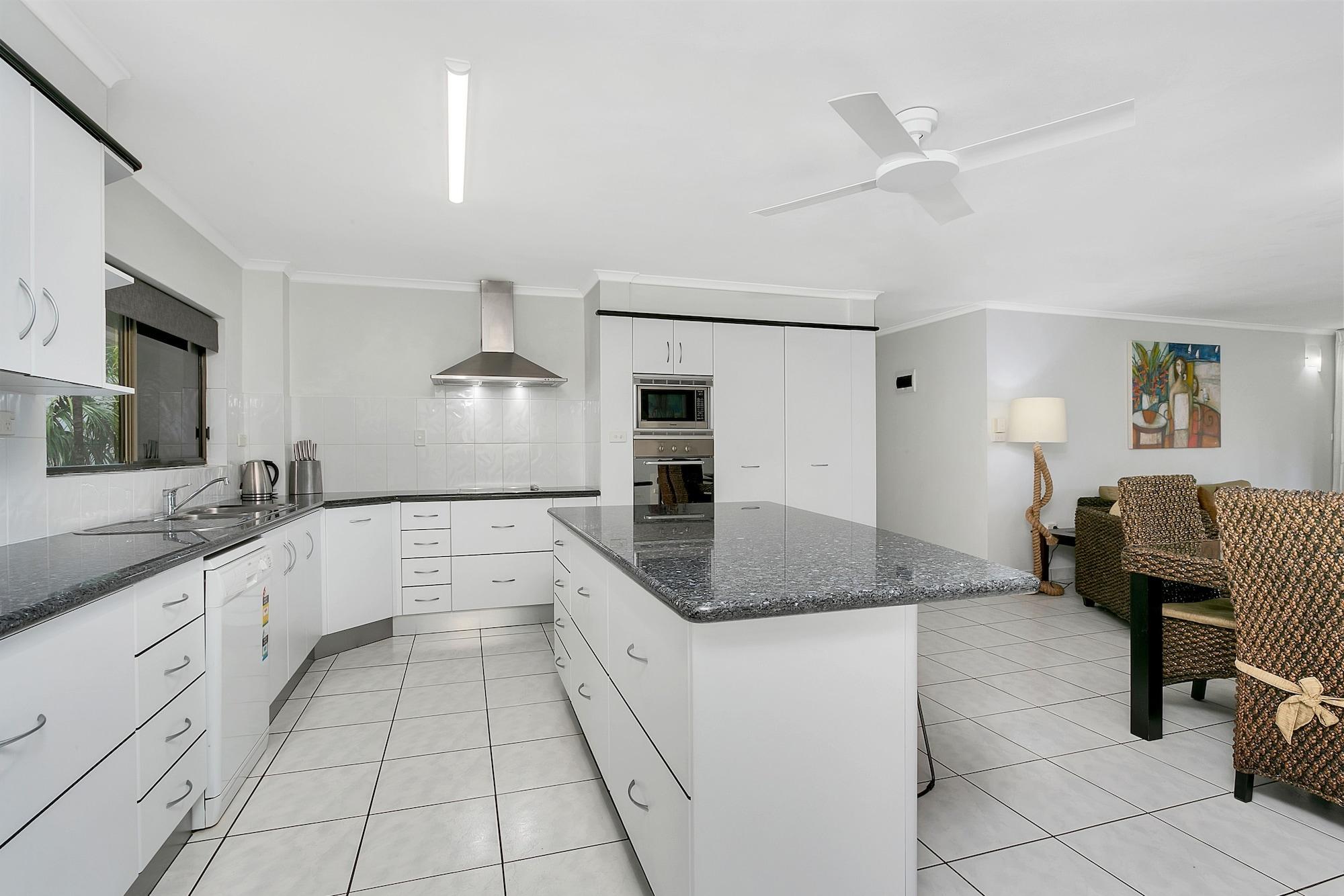 Roydon Beachfront Apartments Trinity Beach Kültér fotó