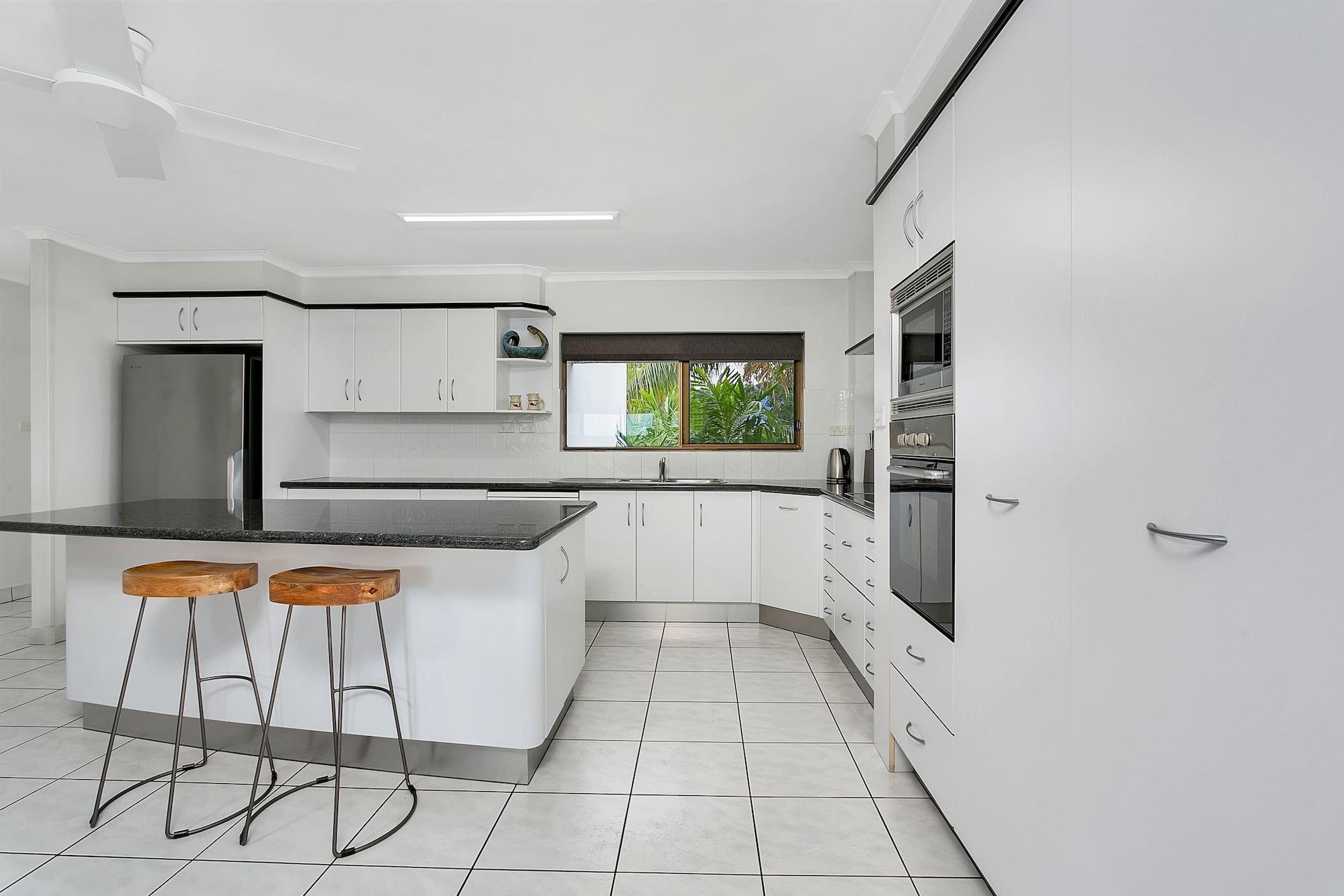 Roydon Beachfront Apartments Trinity Beach Kültér fotó