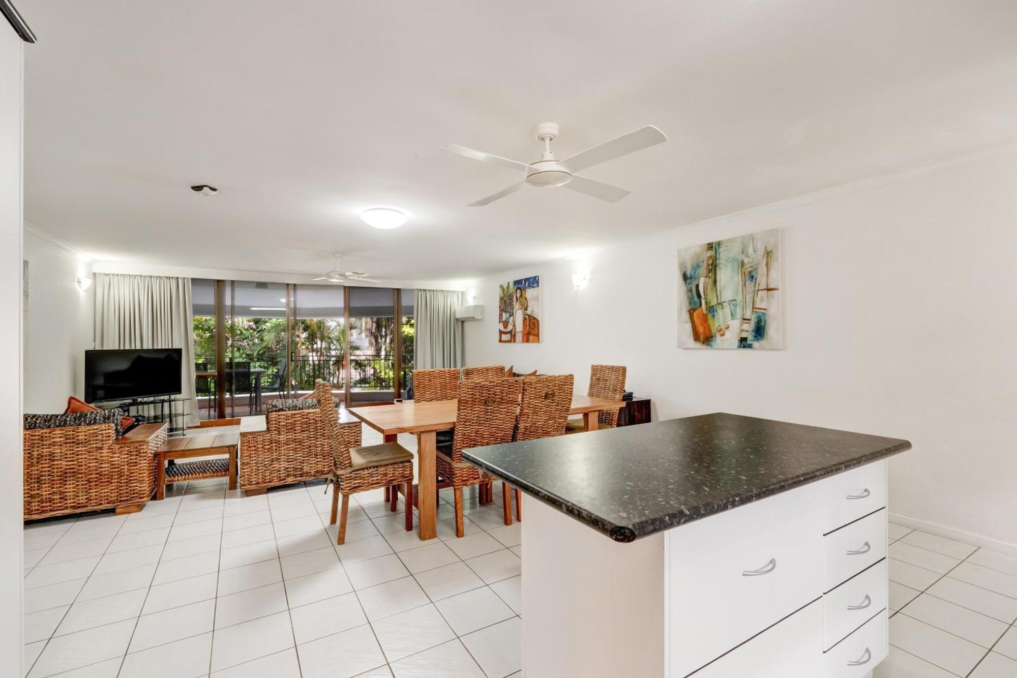 Roydon Beachfront Apartments Trinity Beach Kültér fotó