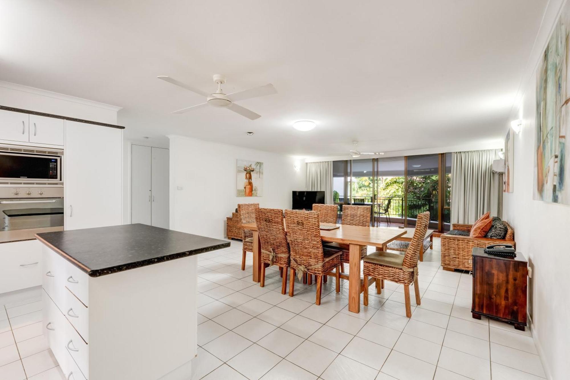 Roydon Beachfront Apartments Trinity Beach Kültér fotó