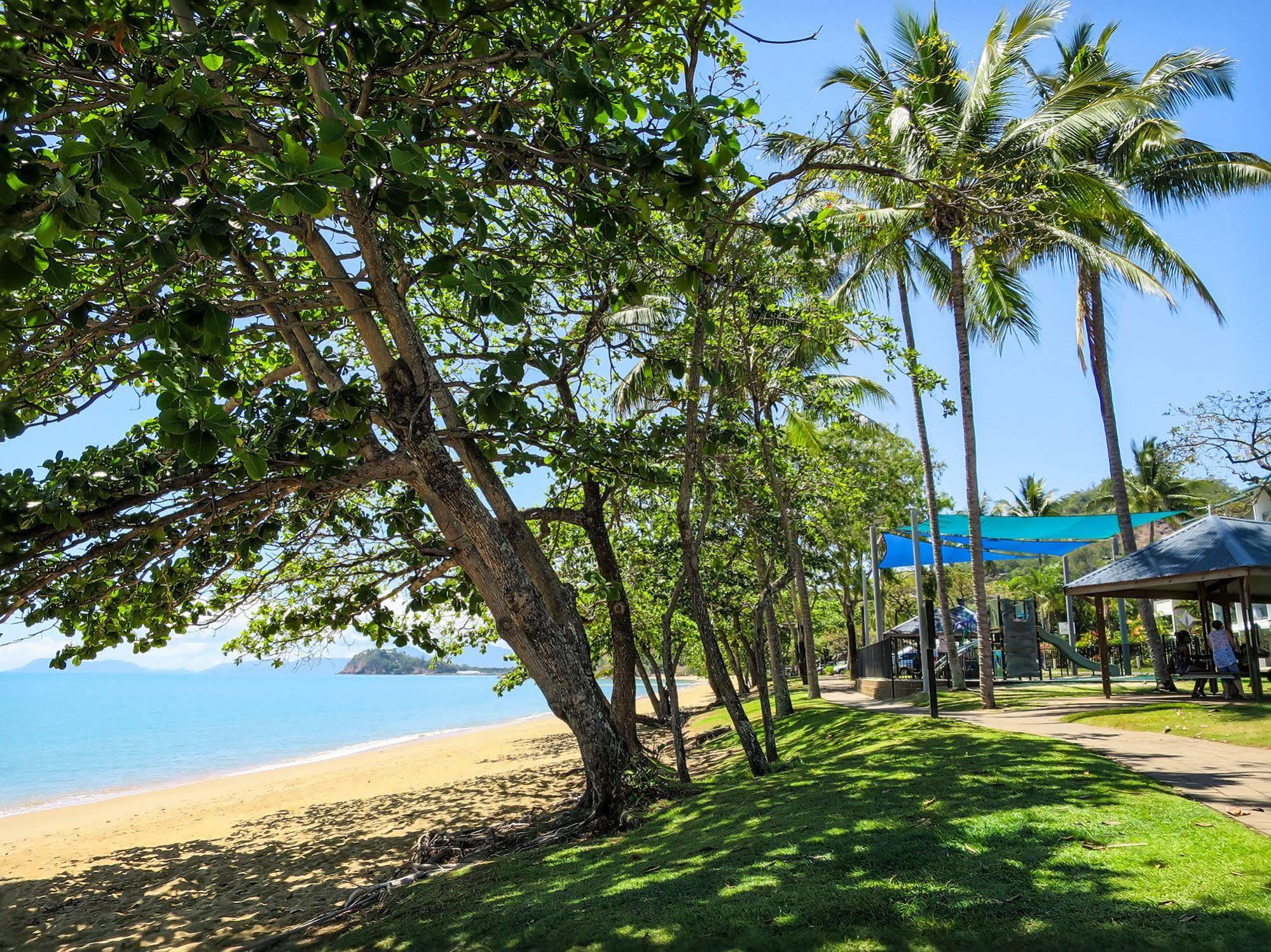 Roydon Beachfront Apartments Trinity Beach Kültér fotó