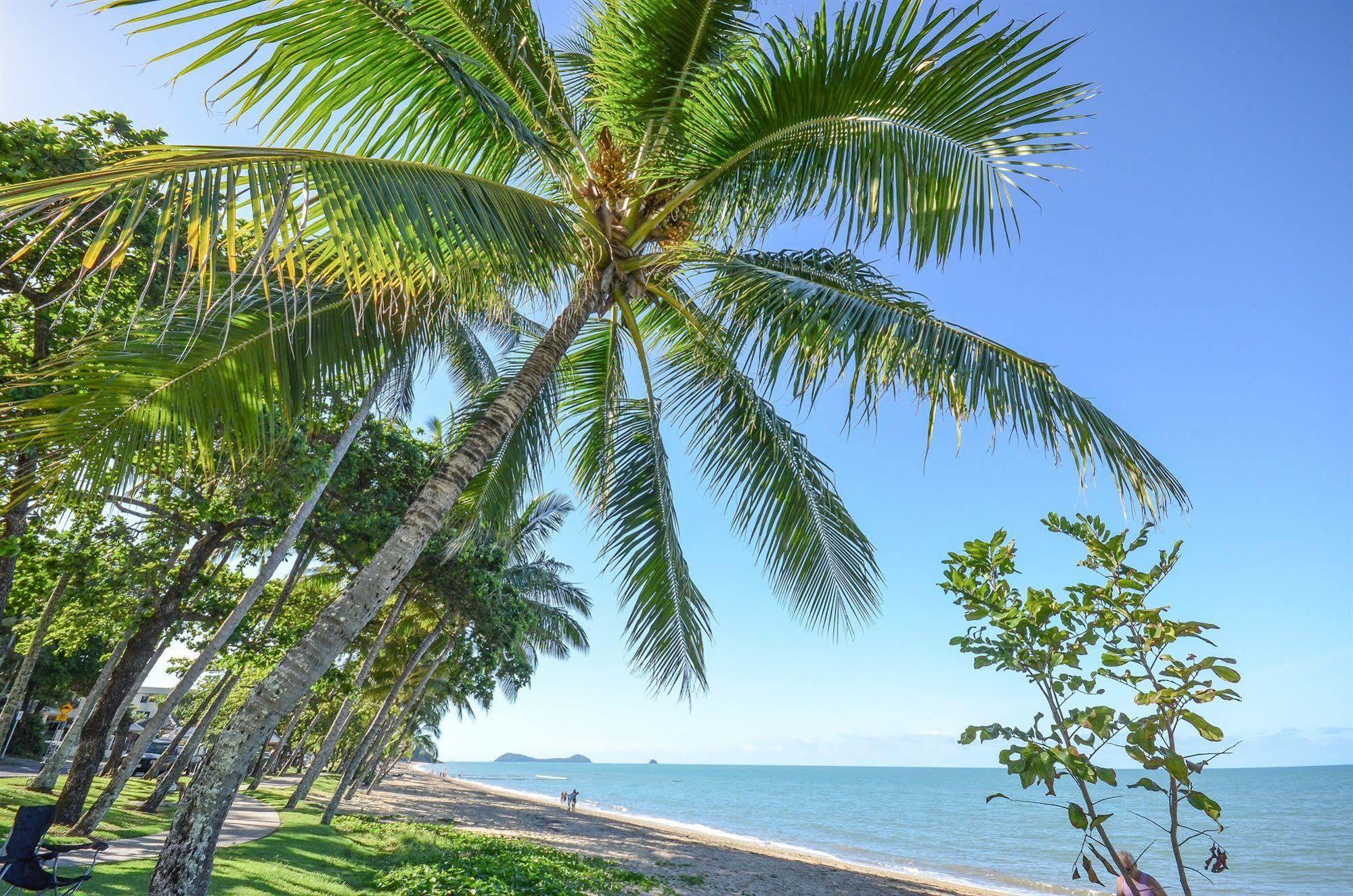 Roydon Beachfront Apartments Trinity Beach Kültér fotó
