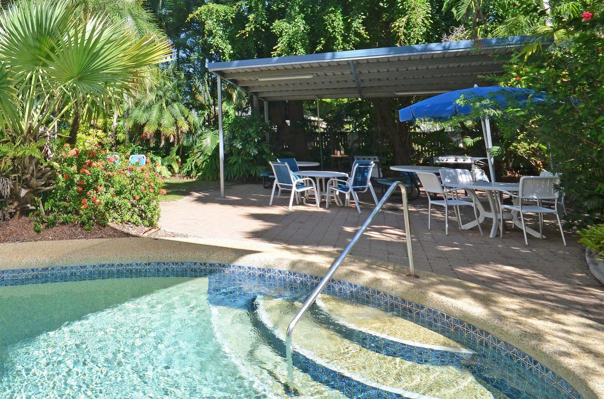 Roydon Beachfront Apartments Trinity Beach Kültér fotó