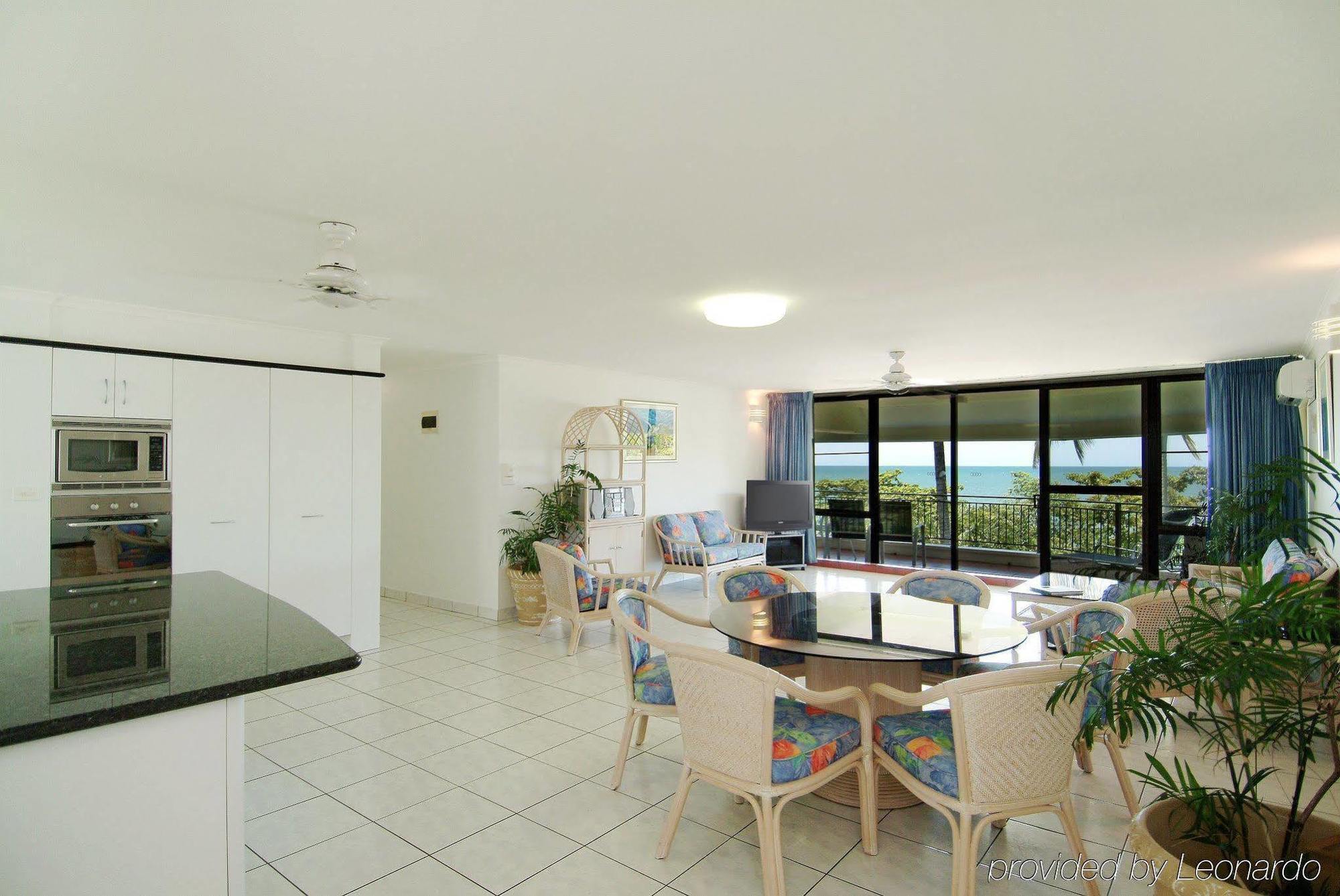Roydon Beachfront Apartments Trinity Beach Kültér fotó