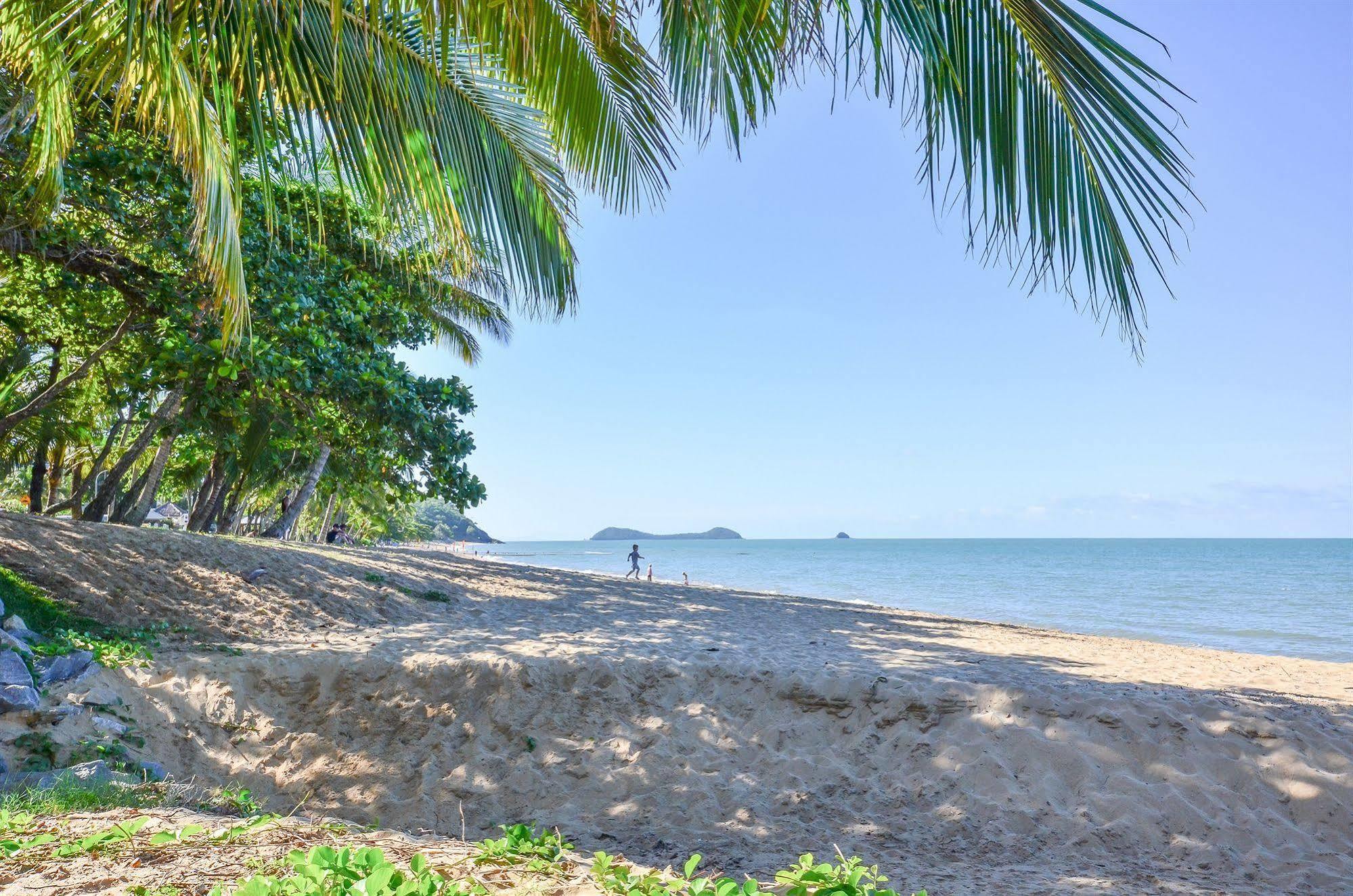 Roydon Beachfront Apartments Trinity Beach Kültér fotó
