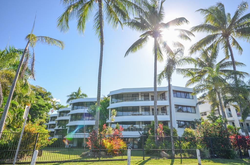 Roydon Beachfront Apartments Trinity Beach Kültér fotó