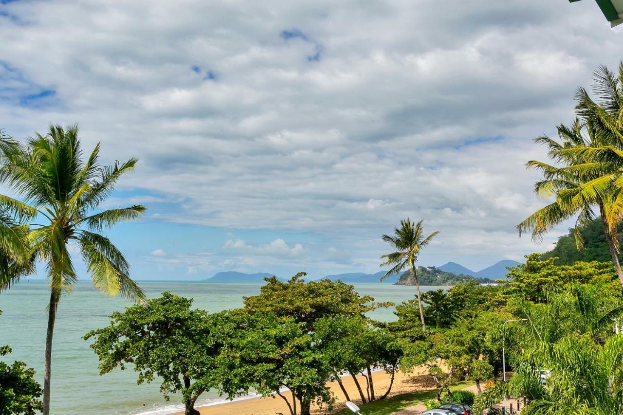 Roydon Beachfront Apartments Trinity Beach Kültér fotó