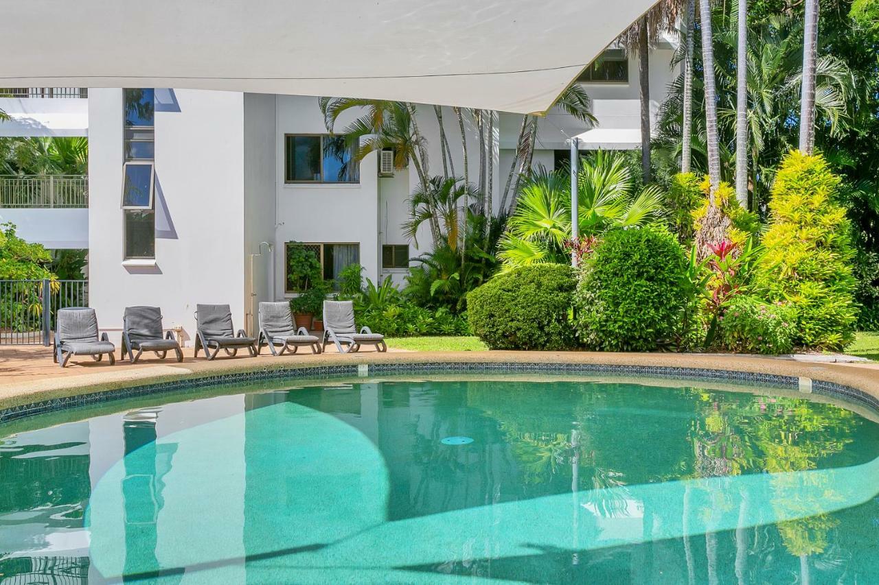 Roydon Beachfront Apartments Trinity Beach Kültér fotó